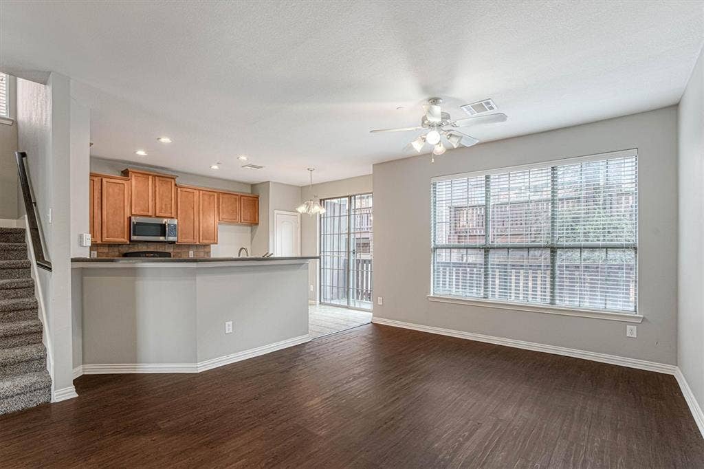 1441 Fox Run Drive, Irving, TX 75063 1441 Fox Run Drive, Irving, TX 75063