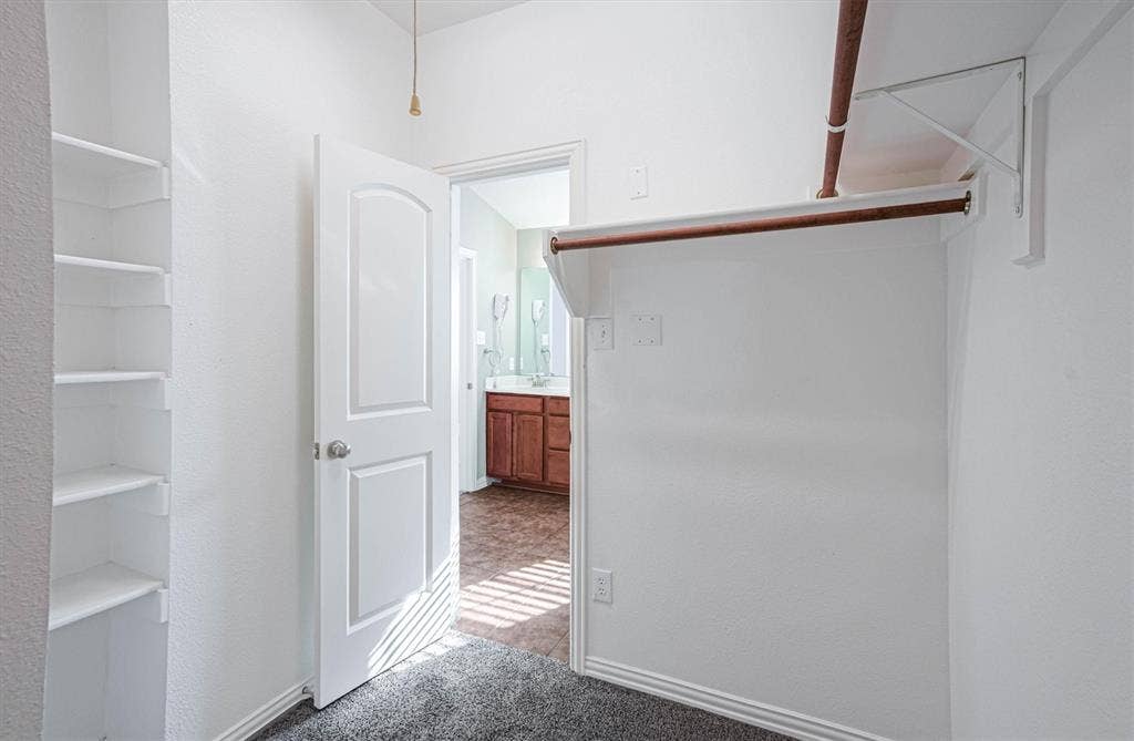 1441 Fox Run Drive, Irving, TX 75063 1441 Fox Run Drive, Irving, TX 75063