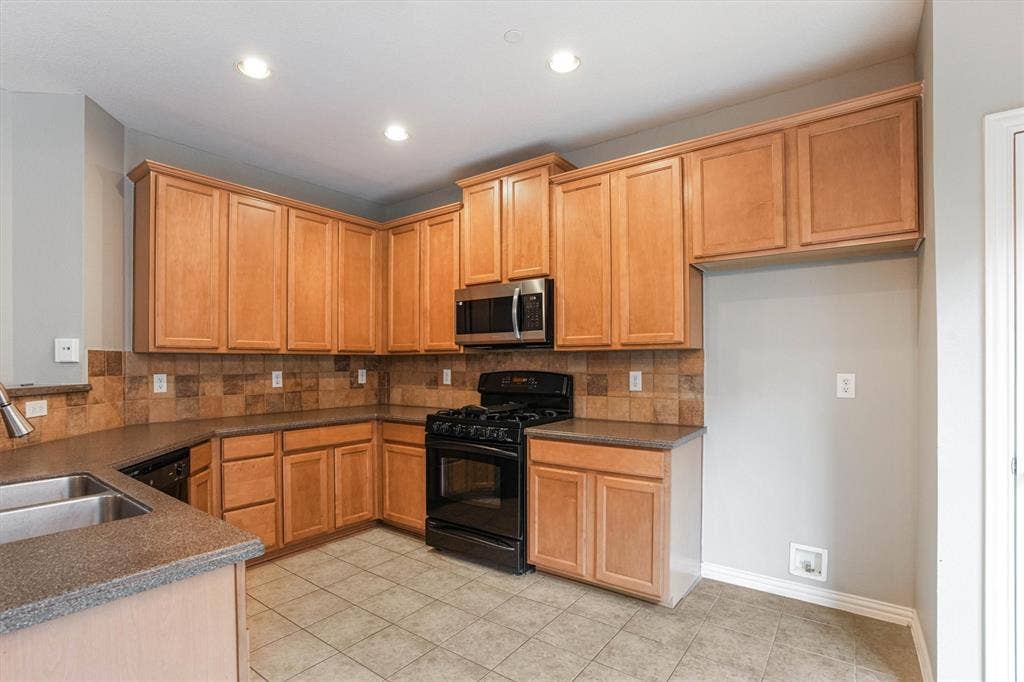 1441 Fox Run Drive, Irving, TX 75063 1441 Fox Run Drive, Irving, TX 75063