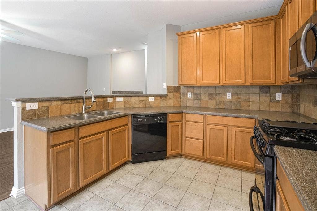 1441 Fox Run Drive, Irving, TX 75063 1441 Fox Run Drive, Irving, TX 75063