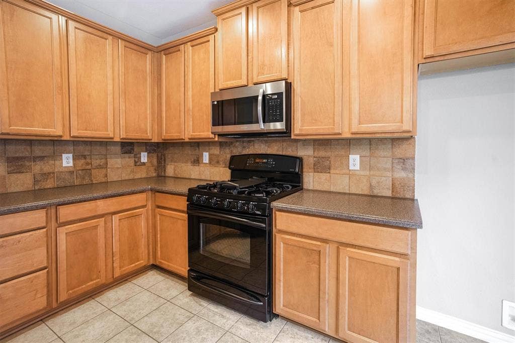 1441 Fox Run Drive, Irving, TX 75063 1441 Fox Run Drive, Irving, TX 75063