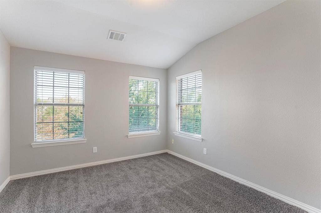 1441 Fox Run Drive, Irving, TX 75063 Spacious secondary bedrooms