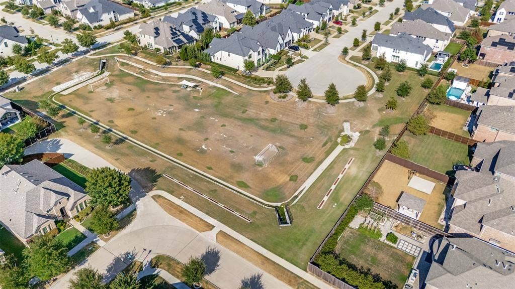 15018 Crape Myrtle Road, Frisco, TX 75035 Expansive community green space with walking paths and recreational areas