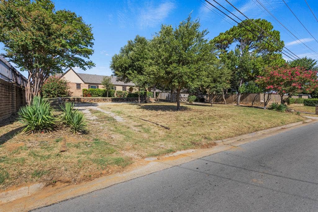 620 Oakwood Lane, Arlington, TX 76012