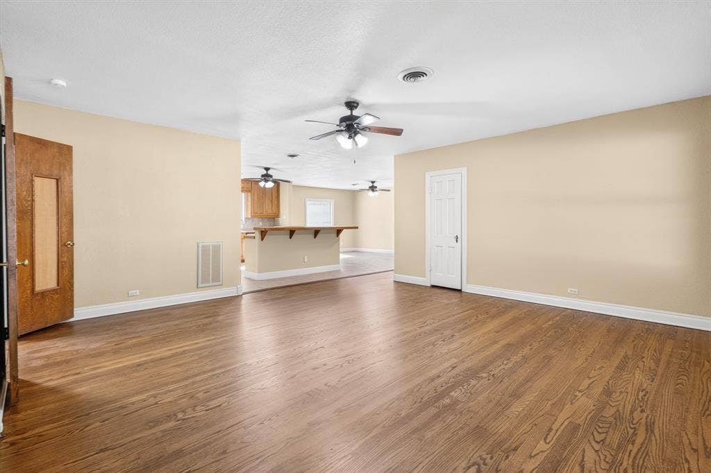 620 Oakwood Lane, Arlington, TX 76012