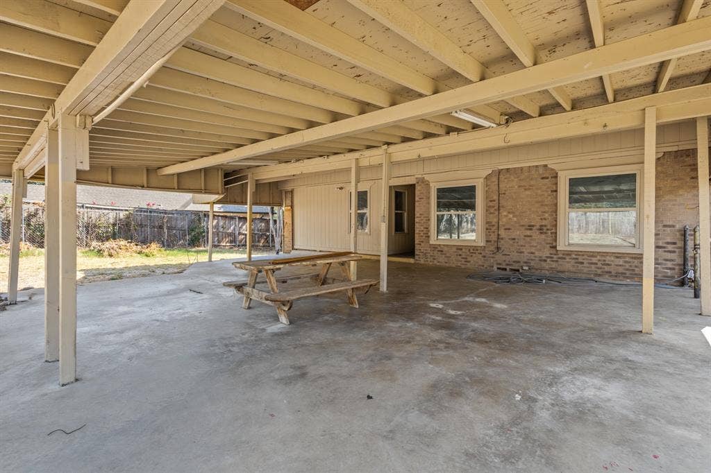 620 Oakwood Lane, Arlington, TX 76012