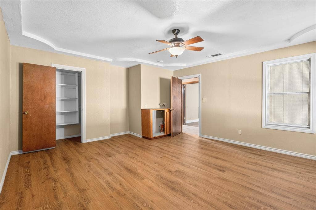 620 Oakwood Lane, Arlington, TX 76012
