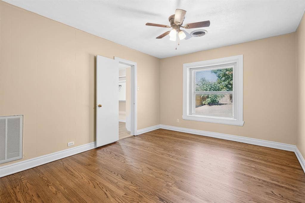 620 Oakwood Lane, Arlington, TX 76012