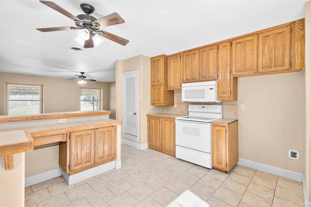 620 Oakwood Lane, Arlington, TX 76012
