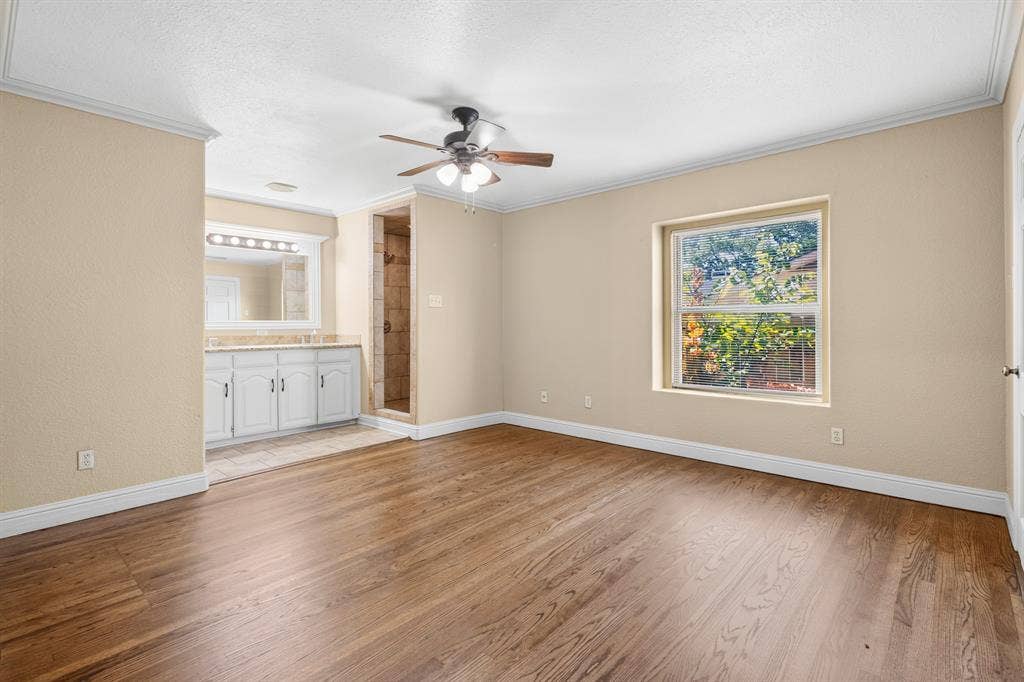 620 Oakwood Lane, Arlington, TX 76012