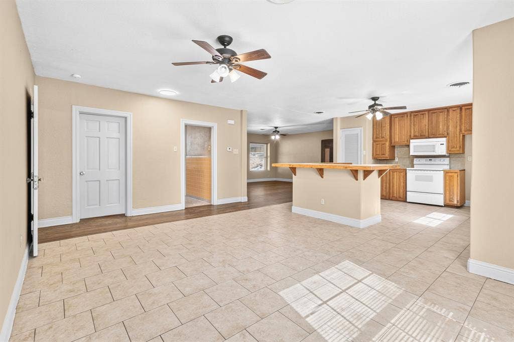620 Oakwood Lane, Arlington, TX 76012