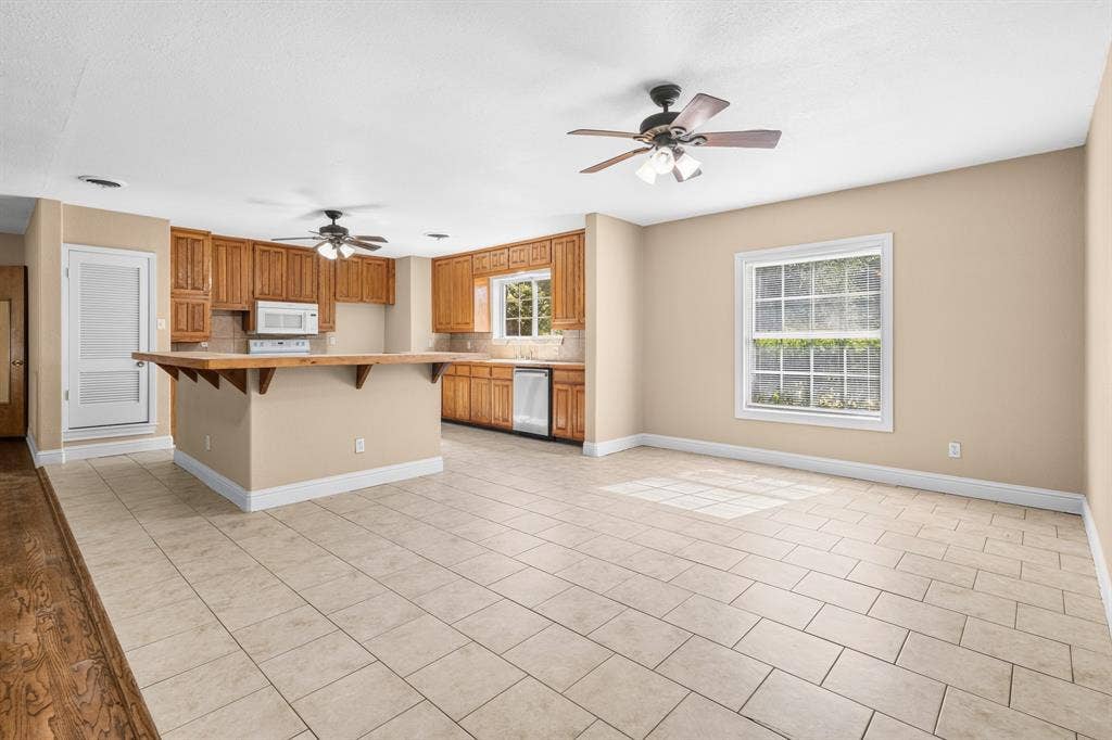 620 Oakwood Lane, Arlington, TX 76012