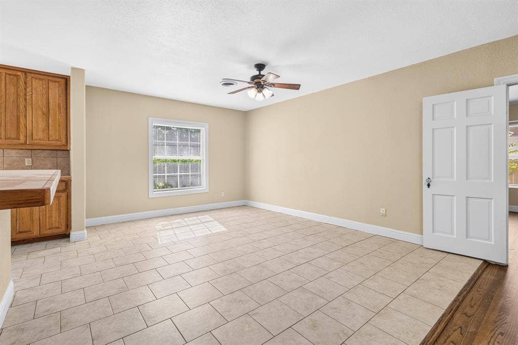 620 Oakwood Lane, Arlington, TX 76012