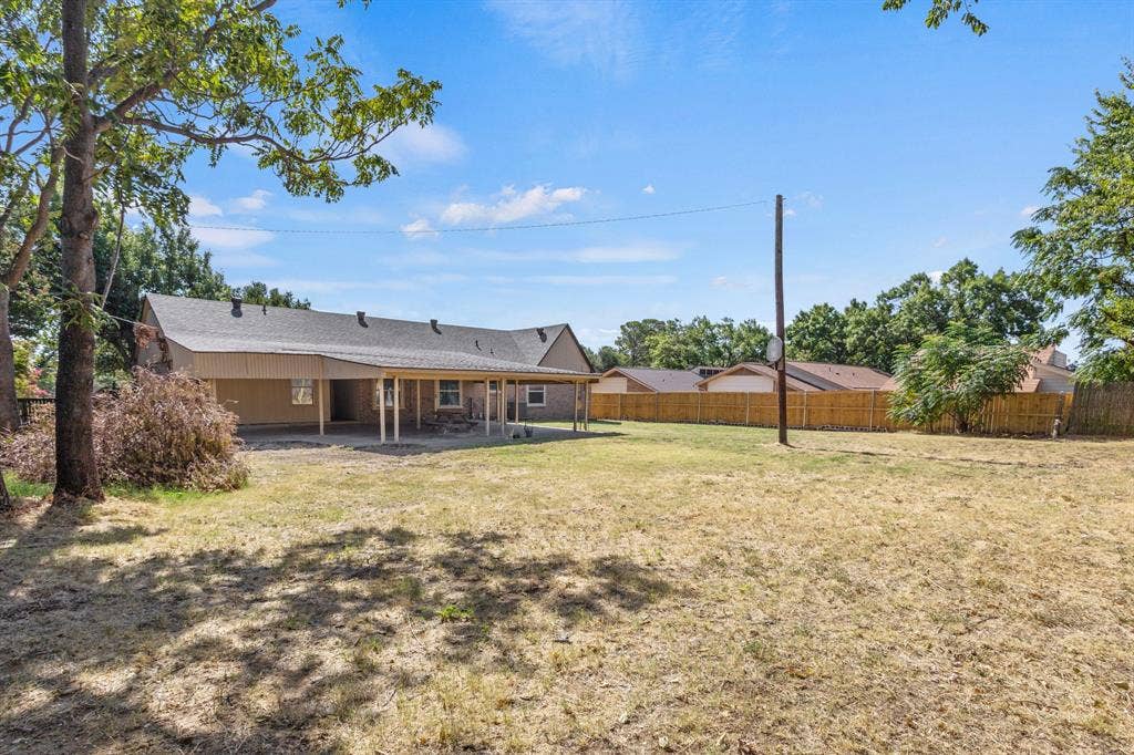 620 Oakwood Lane, Arlington, TX 76012