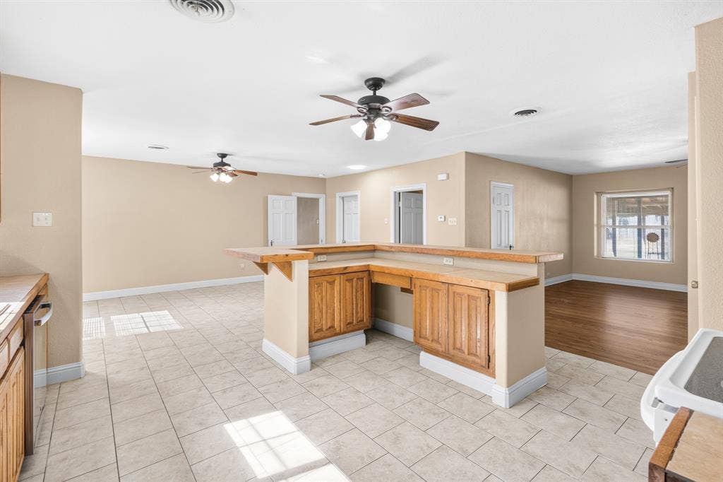 620 Oakwood Lane, Arlington, TX 76012
