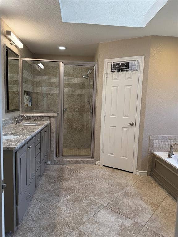 1517 Aylesbury Lane, Plano, TX 75075 Dual vanity with undermount sinks and stone-finish countertops