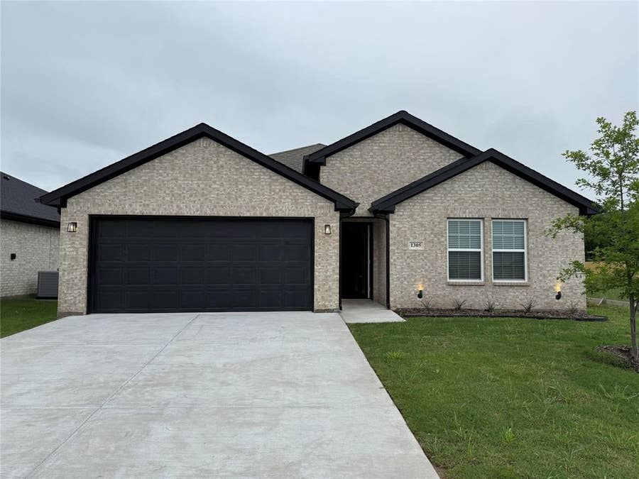 Property photo for 1305 Brad Kellar Drive, Greenville, TX