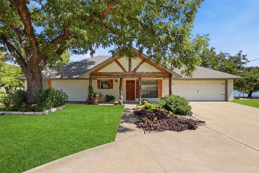 Property photo for 630 E Bridge Street, Granbury, TX