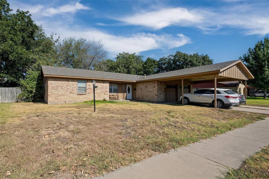 Property photo for 800 Ruidoso Drive, Saginaw, TX