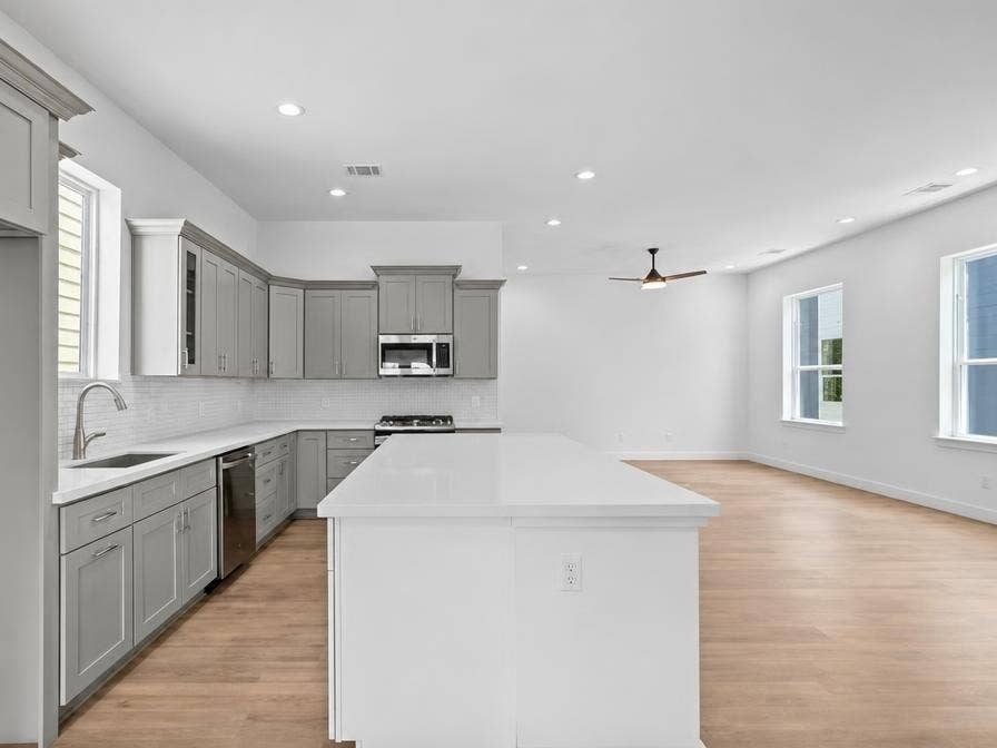 1221 W 16th Street, #F, Houston, TX 77008 1221 W 16th Street, #F, Houston, TX 77008