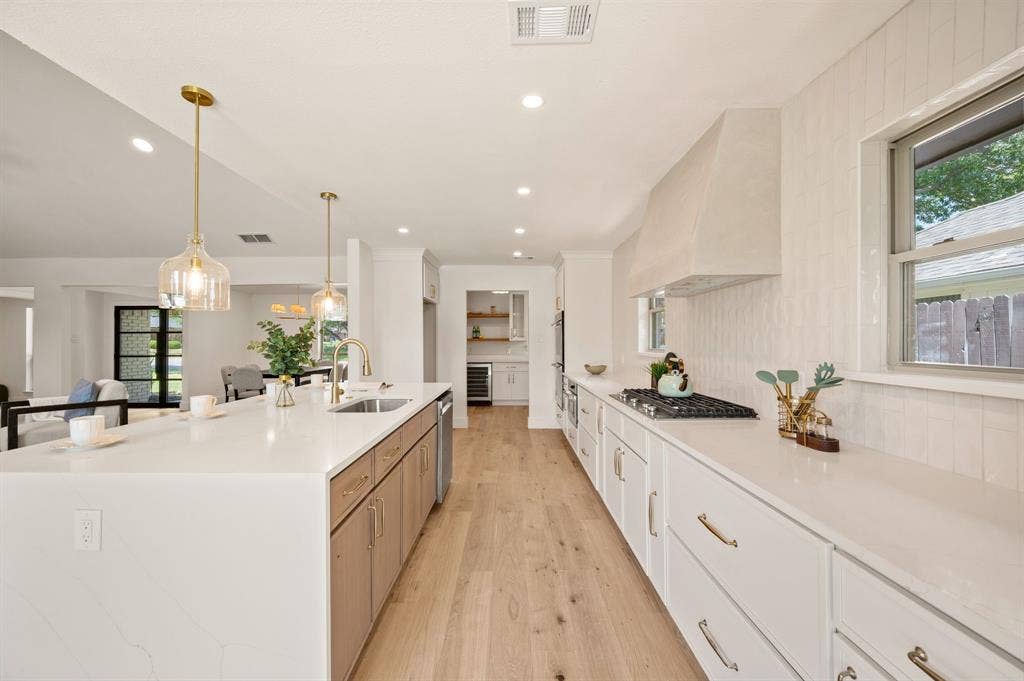 6728 Saint Anne Street, Dallas, TX 75248 6728 Saint Anne Street, Dallas, TX 75248