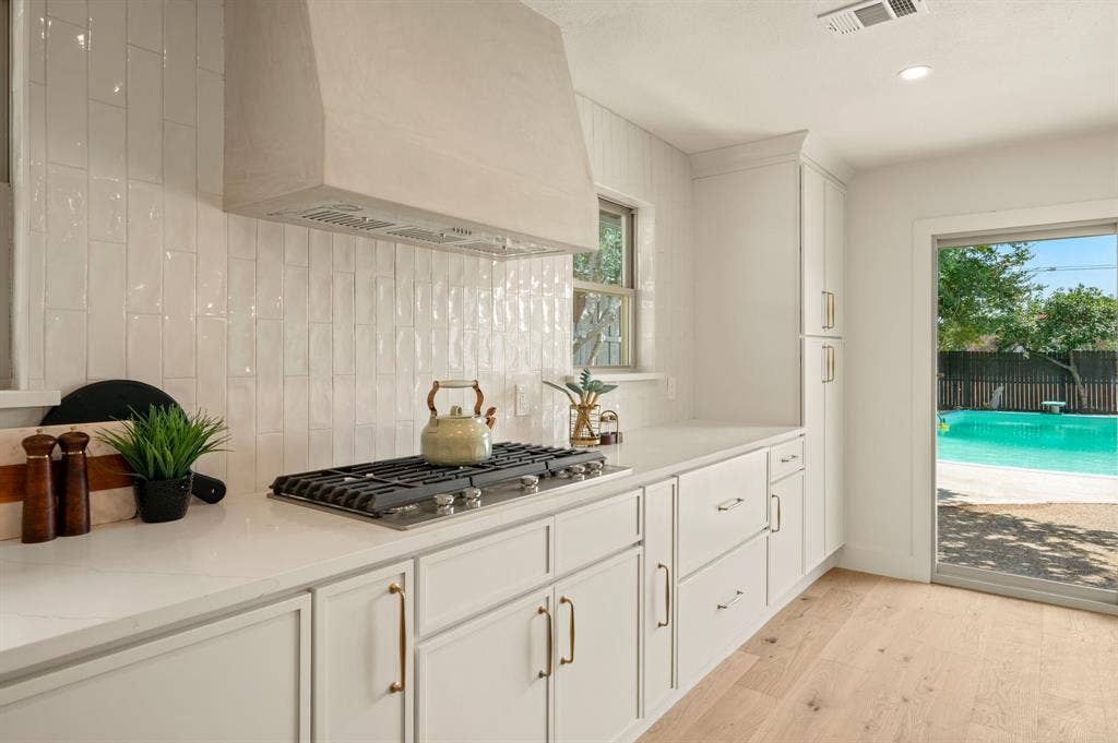 6728 Saint Anne Street, Dallas, TX 75248 6728 Saint Anne Street, Dallas, TX 75248