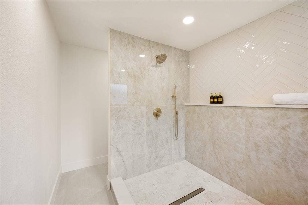6728 Saint Anne Street, Dallas, TX 75248 6728 Saint Anne Street, Dallas, TX 75248