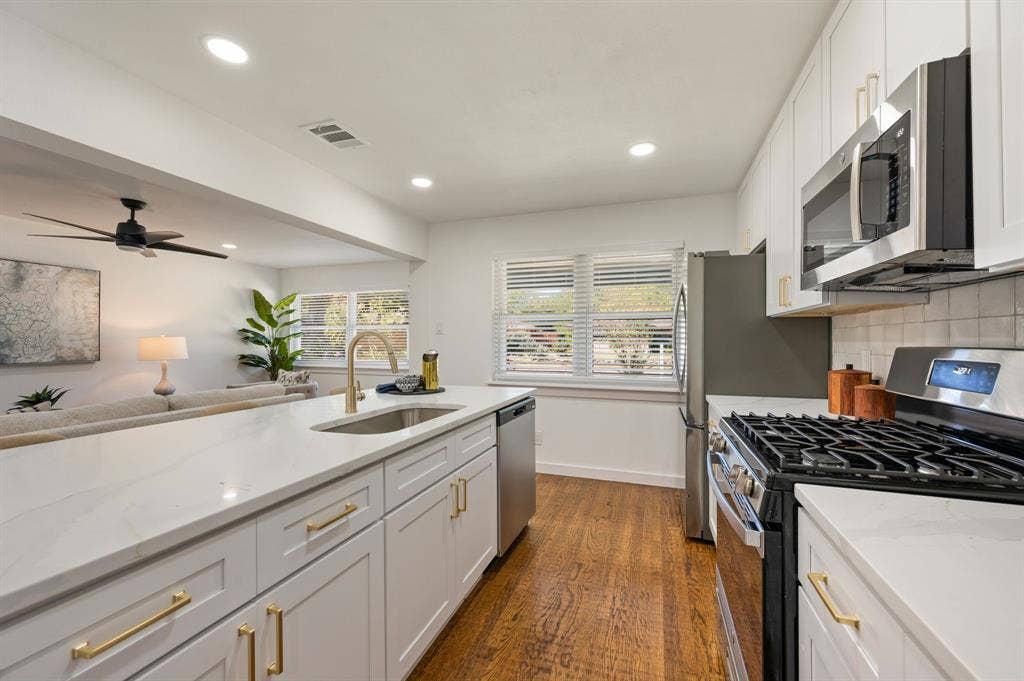 9916 Cloister Drive, Dallas, TX 75228 9916 Cloister Drive, Dallas, TX 75228
