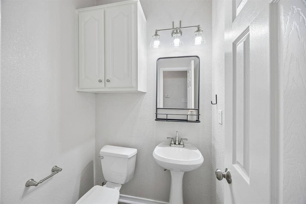 1532 Pine Bluff Drive, Allen, TX 75002 downstairs half bath