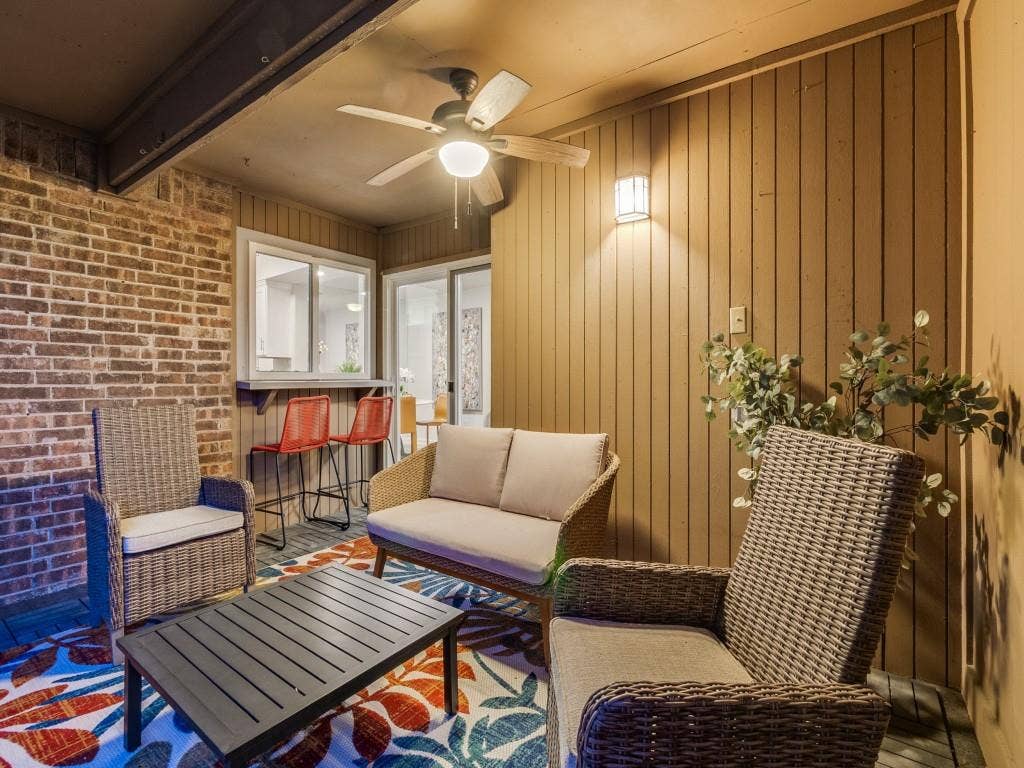 5140 Amesbury Drive, #212, Dallas, TX 75206 Spacious terrace for outdoor living