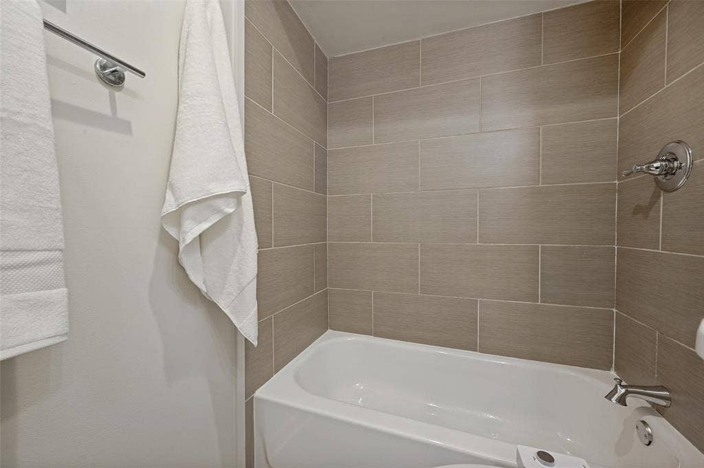 5140 Amesbury Drive, #212, Dallas, TX 75206 5140 Amesbury Drive, #212, Dallas, TX 75206