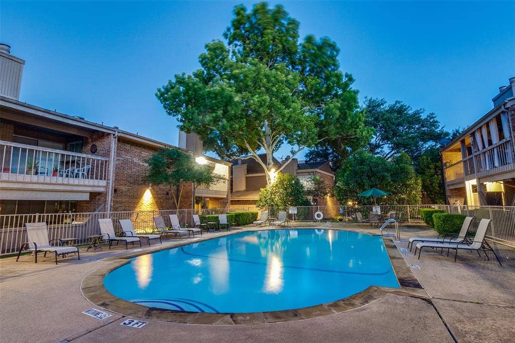 5140 Amesbury Drive, #212, Dallas, TX 75206 Pool and outdoor gathering spaces