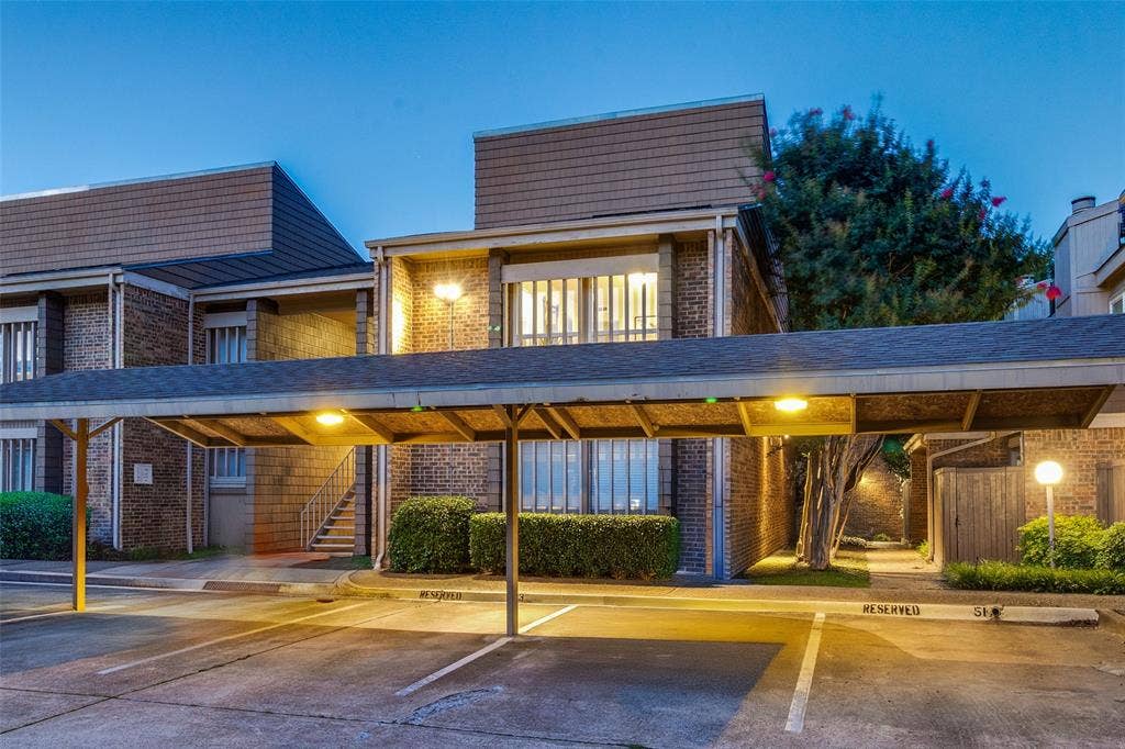5140 Amesbury Drive, #212, Dallas, TX 75206 Updated and remodeled