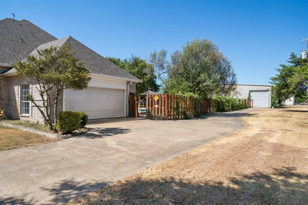 2941 N Mockingbird Lane, Midlothian, TX 76065