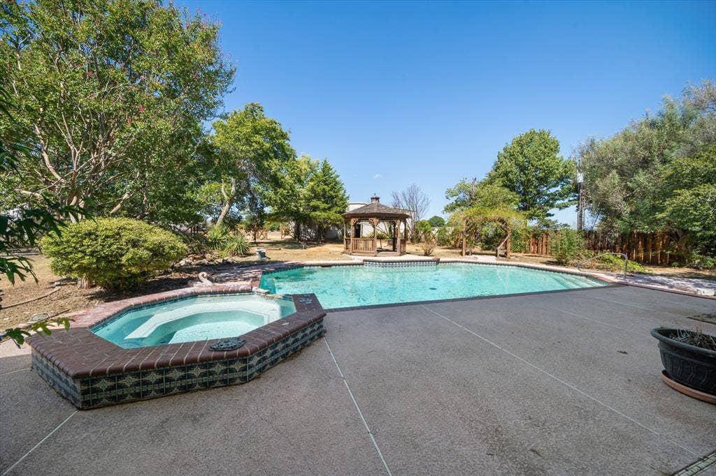 2941 N Mockingbird Lane, Midlothian, TX 76065