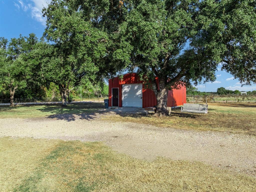 8707 E Highway 6, Riesel, TX 76682