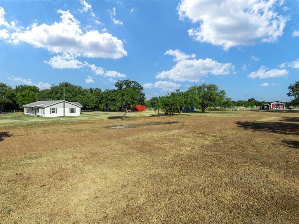 8707 E Highway 6, Riesel, TX 76682