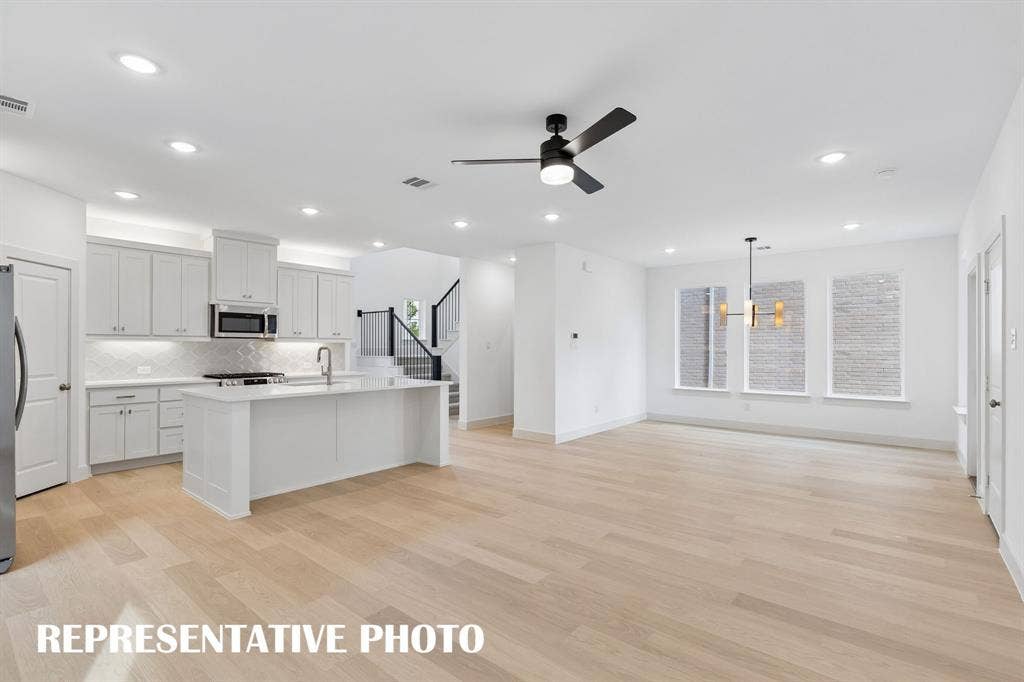 3601 Shepherd Way, McKinney, TX 75071 With the kitchen open to the family and dining rooms, entertaining is a breeze in our Louis floor plan. REPRESENTATIVE PHOTO