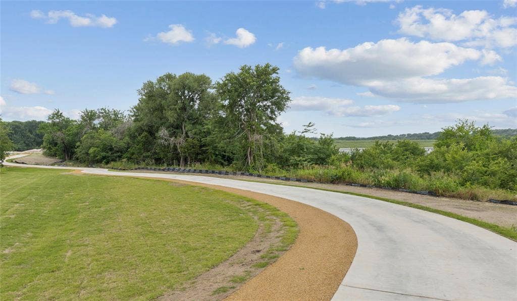 3601 Shepherd Way, McKinney, TX 75071 You'll find miles of paths and trails that wind throughout the community.