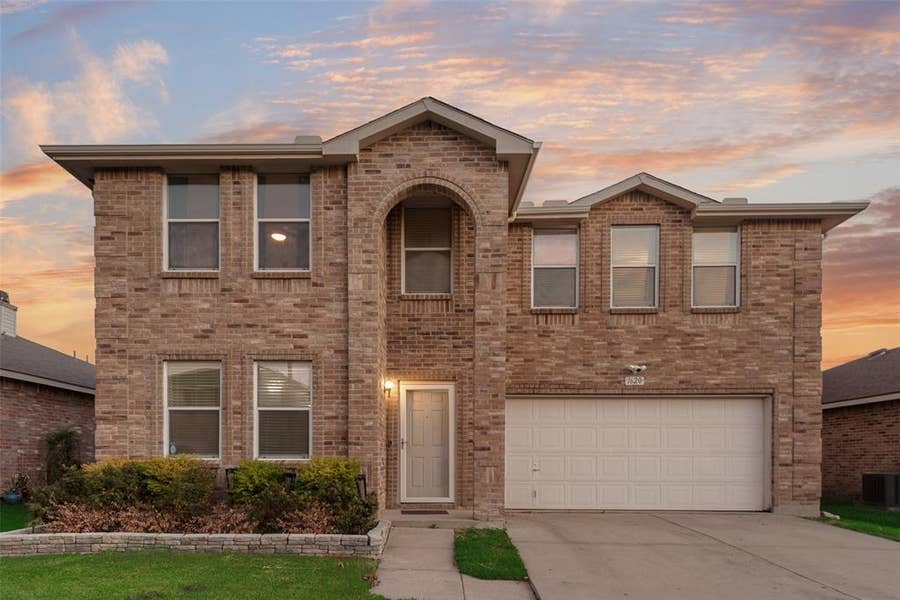 Property photo for 1620 Rialto Way, Fort Worth, TX