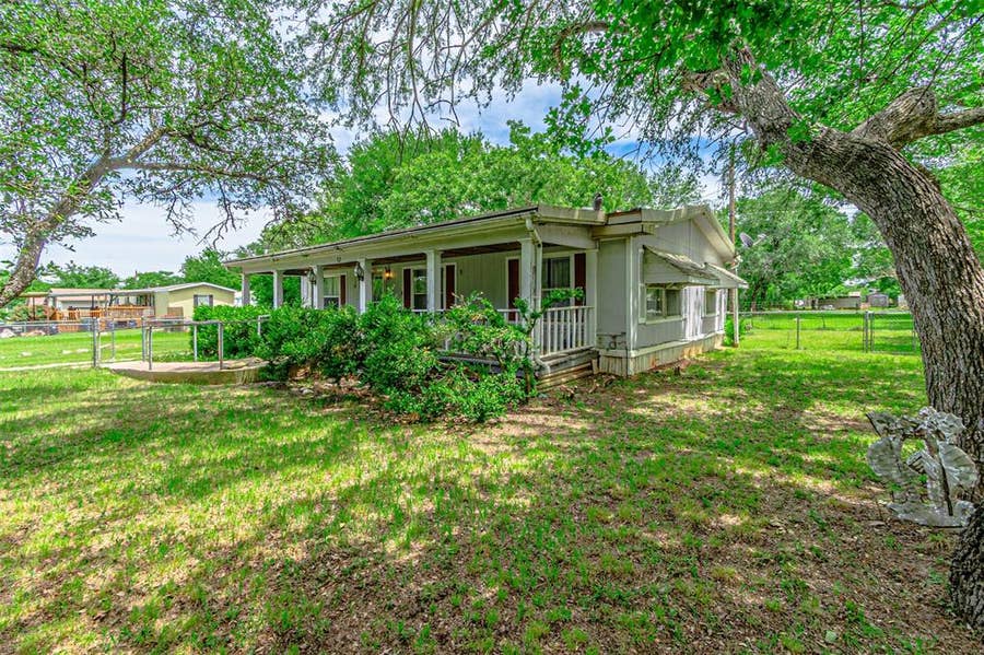 Property photo for 3007 Tanglewood Drive, Granbury, TX
