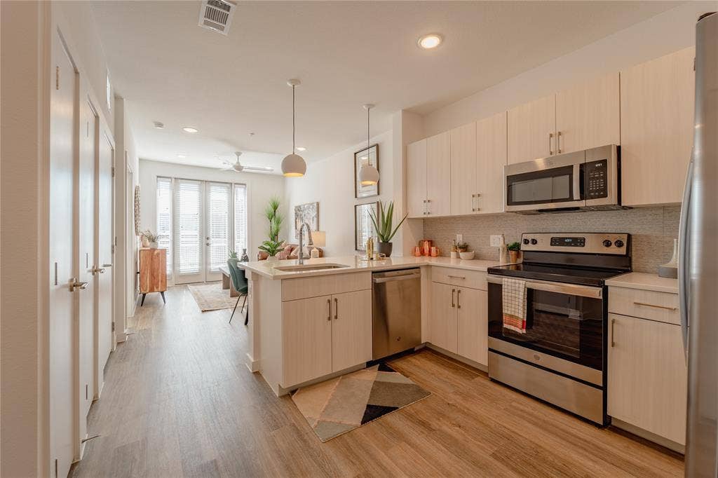 105 S Bishop Avenue, #105-2319, Dallas, TX 75208 105 S Bishop Avenue, #105-2319, Dallas, TX 75208
