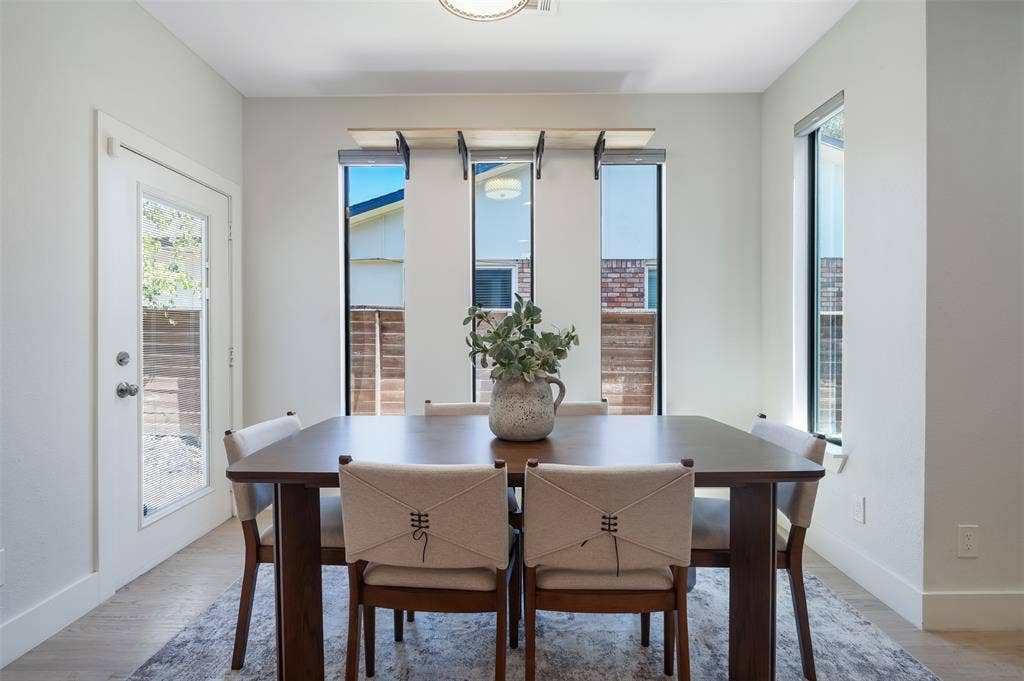 10827 Wallbrook Drive, Dallas, TX 75238 10827 Wallbrook Drive, Dallas, TX 75238