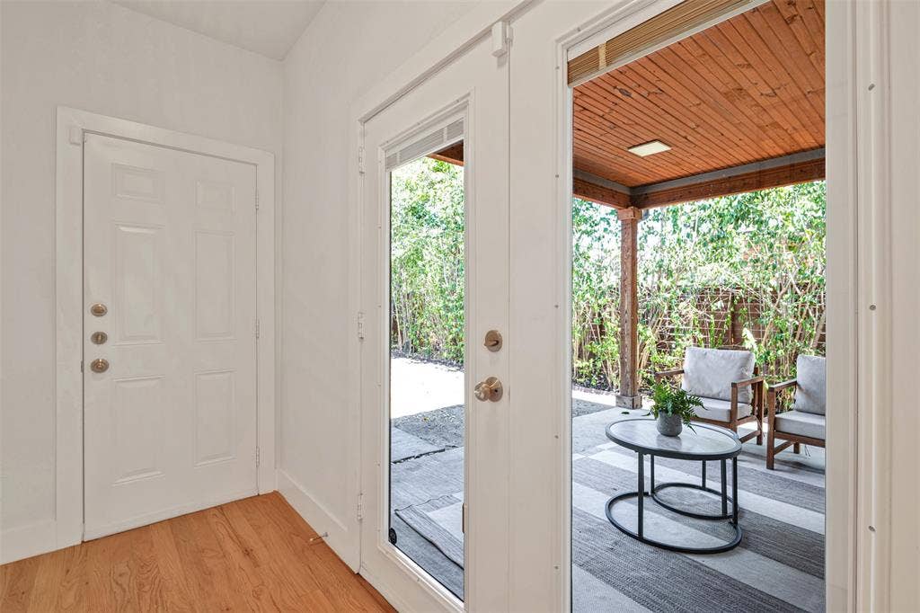 10827 Wallbrook Drive, Dallas, TX 75238 10827 Wallbrook Drive, Dallas, TX 75238