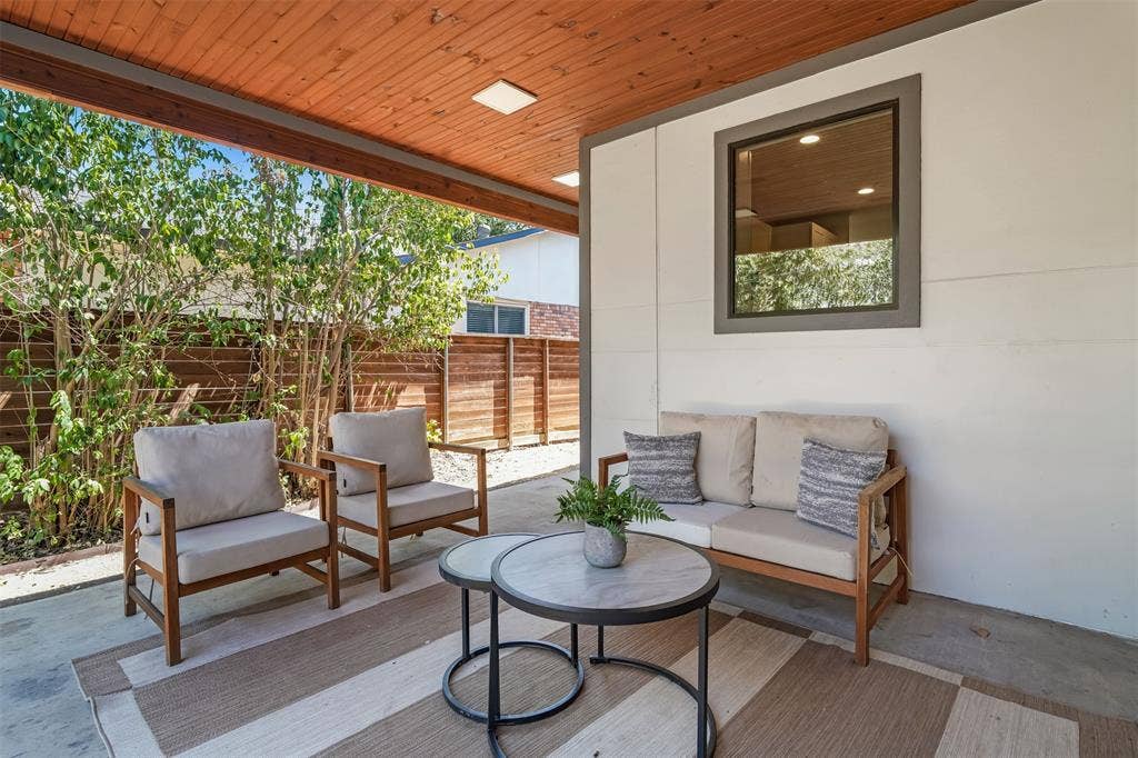 10827 Wallbrook Drive, Dallas, TX 75238 10827 Wallbrook Drive, Dallas, TX 75238
