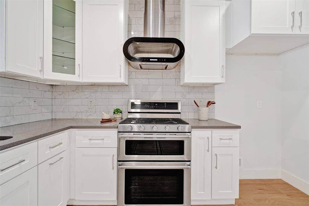 10827 Wallbrook Drive, Dallas, TX 75238 10827 Wallbrook Drive, Dallas, TX 75238