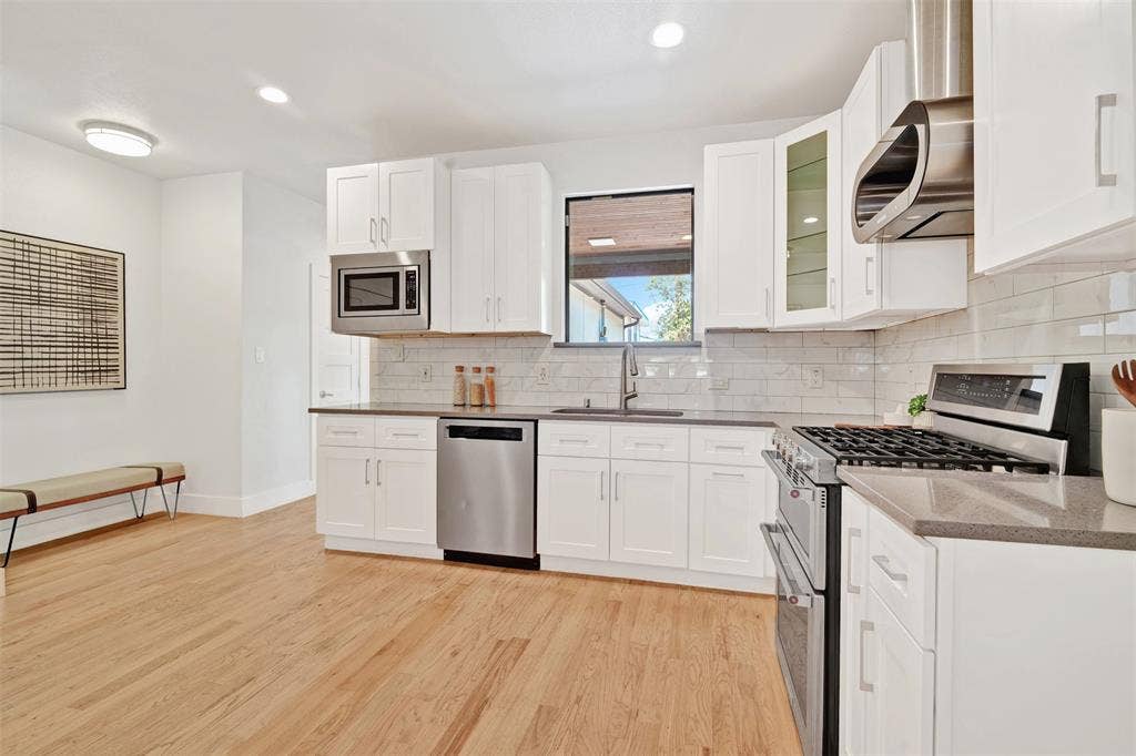 10827 Wallbrook Drive, Dallas, TX 75238 10827 Wallbrook Drive, Dallas, TX 75238