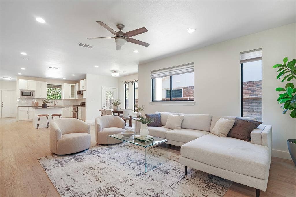 10827 Wallbrook Drive, Dallas, TX 75238 10827 Wallbrook Drive, Dallas, TX 75238