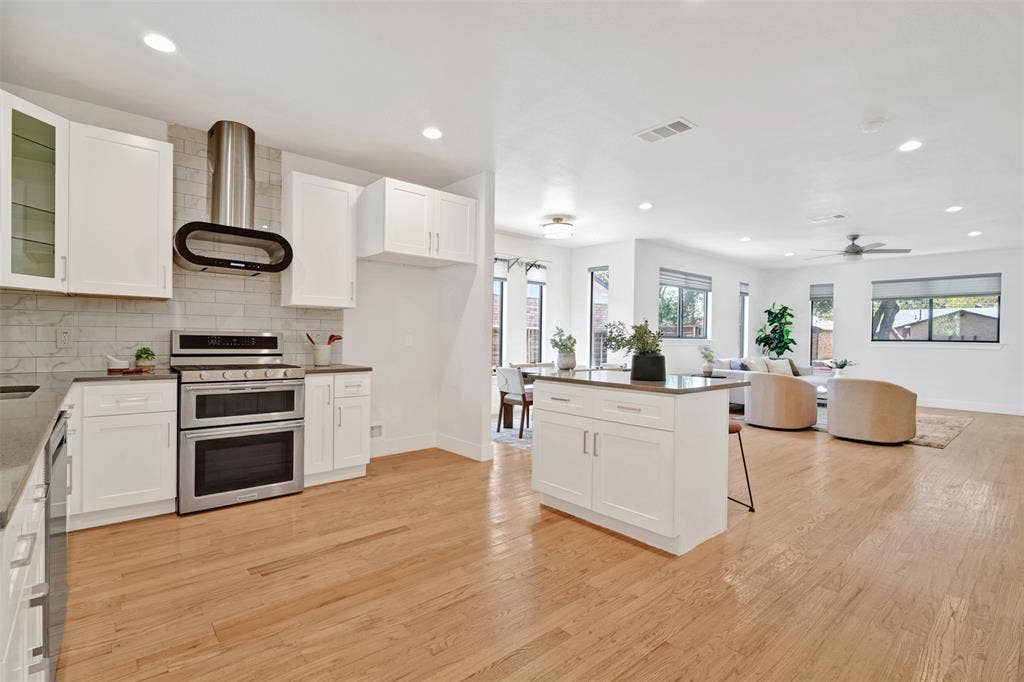 10827 Wallbrook Drive, Dallas, TX 75238 10827 Wallbrook Drive, Dallas, TX 75238
