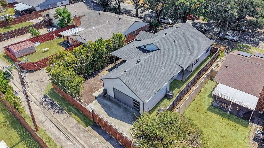 10827 Wallbrook Drive, Dallas, TX 75238 10827 Wallbrook Drive, Dallas, TX 75238